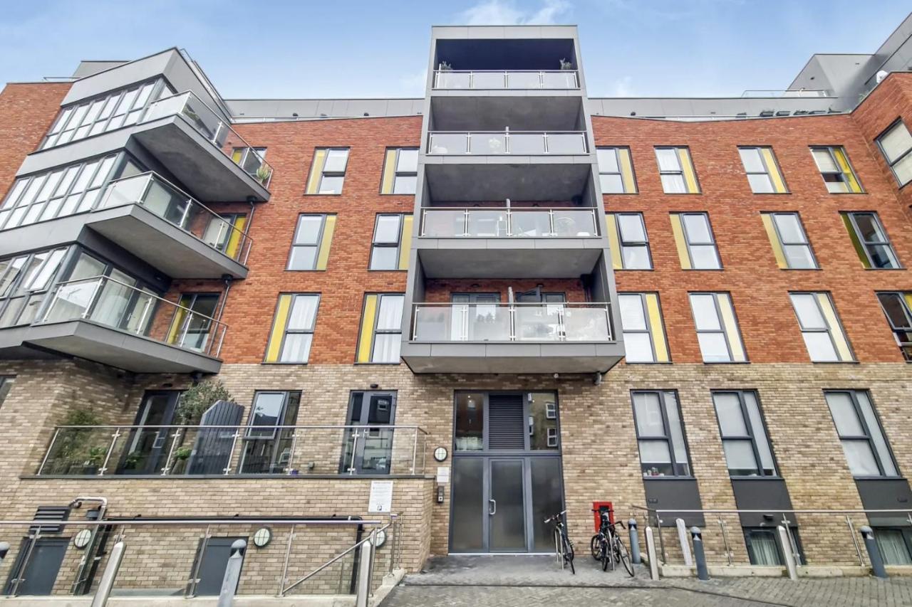 Luxury 2 Bed 2 Bath With Balcony New Build Apartment *South Central London* Extérieur photo