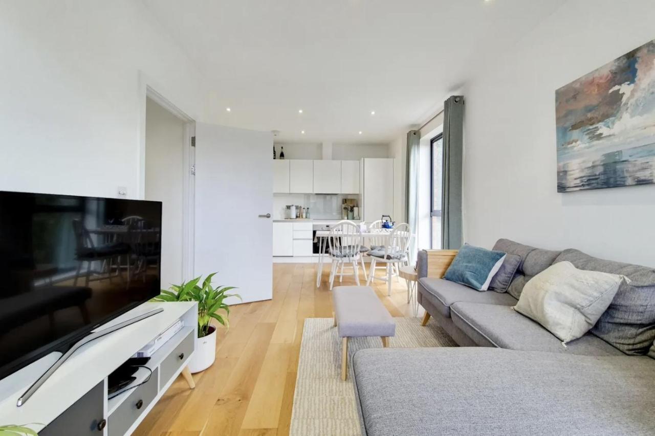 Luxury 2 Bed 2 Bath With Balcony New Build Apartment *South Central London* Extérieur photo