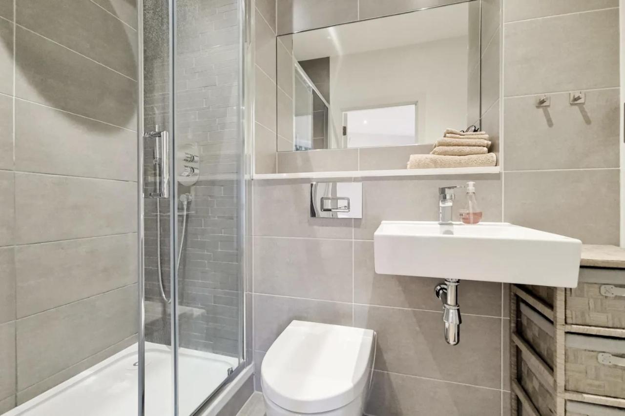 Luxury 2 Bed 2 Bath With Balcony New Build Apartment *South Central London* Extérieur photo