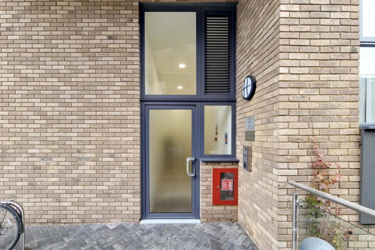 Luxury 2 Bed 2 Bath With Balcony New Build Apartment *South Central London* Extérieur photo