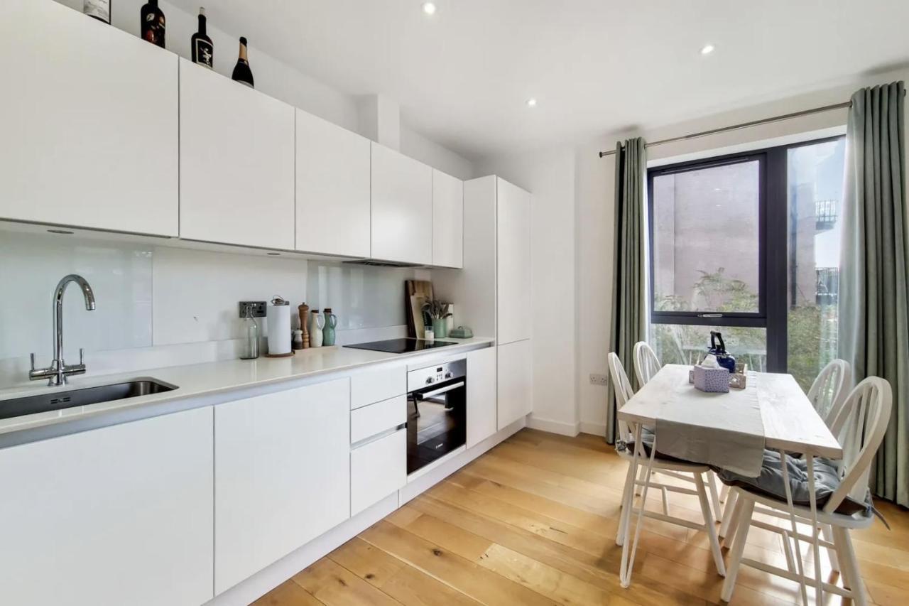 Luxury 2 Bed 2 Bath With Balcony New Build Apartment *South Central London* Extérieur photo