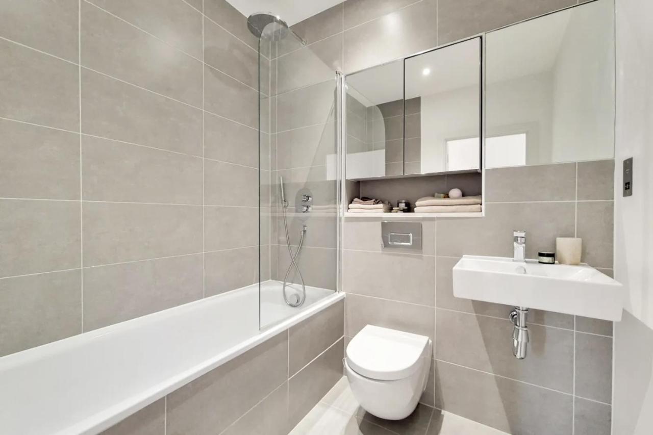Luxury 2 Bed 2 Bath With Balcony New Build Apartment *South Central London* Extérieur photo